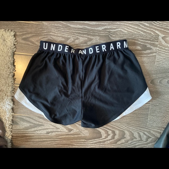Under Armour Activewear Shorts - Picture 2 of 2